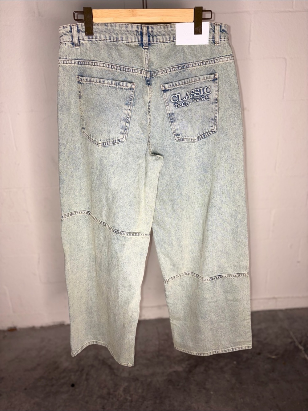 BoohooMAN Baggy Fit Debossed Vintage Wash Jeans Men's (US) Size 34R - Picture 4 of 10
